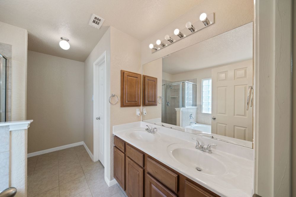 10318 Pinehurst Run, San Antonio TX 78239 property image