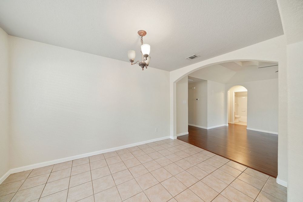 8230 Grissom Cir, San Antonio TX 78251 property image