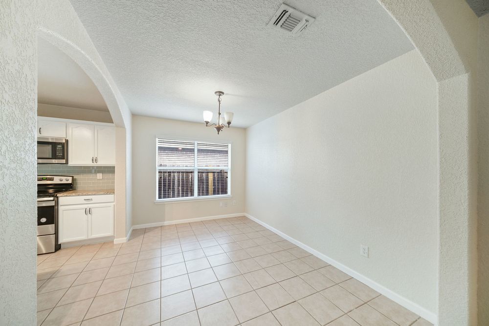 8230 Grissom Cir, San Antonio TX 78251 property image