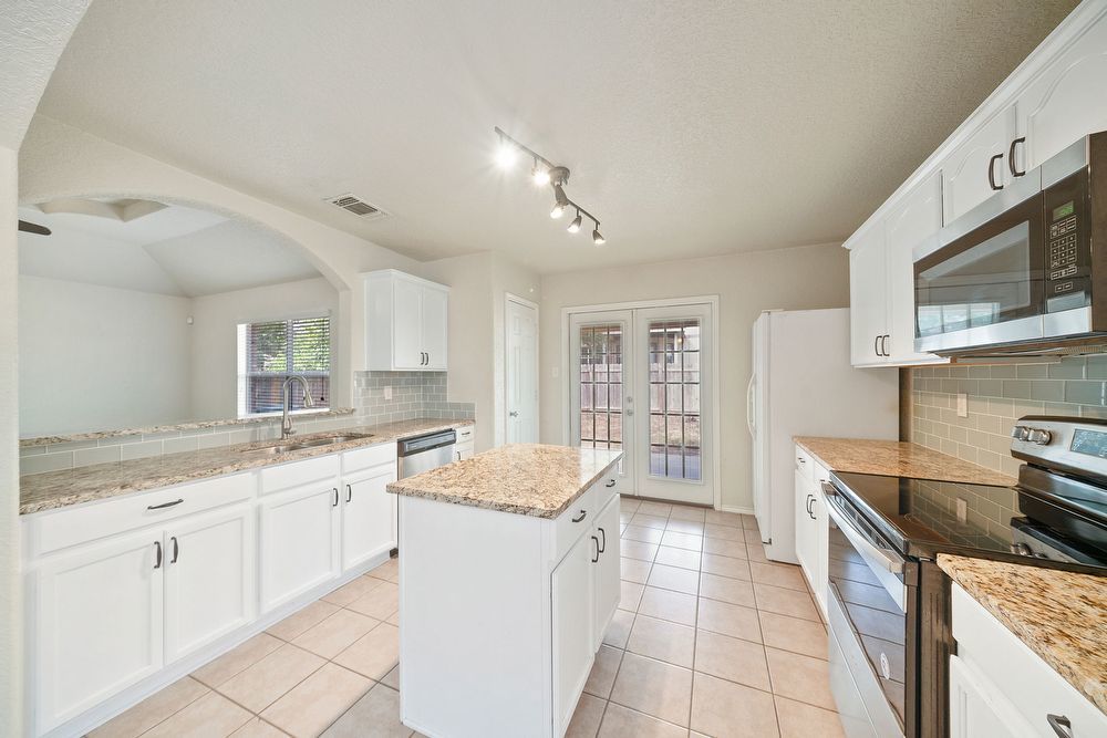 8230 Grissom Cir, San Antonio TX 78251 property image