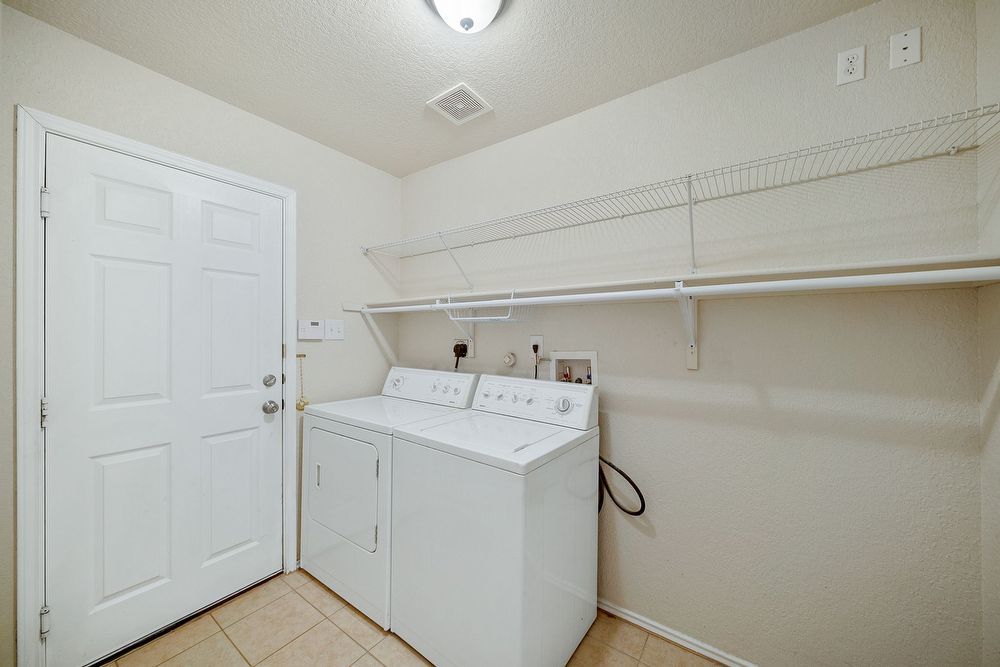 8230 Grissom Cir, San Antonio TX 78251 property image