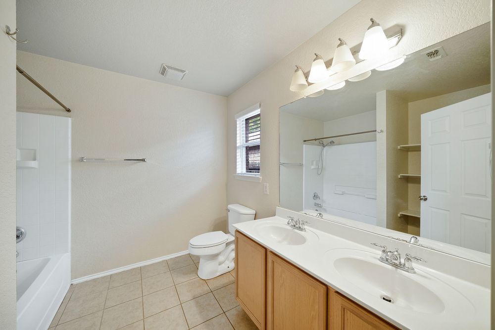 8230 Grissom Cir, San Antonio TX 78251 property image