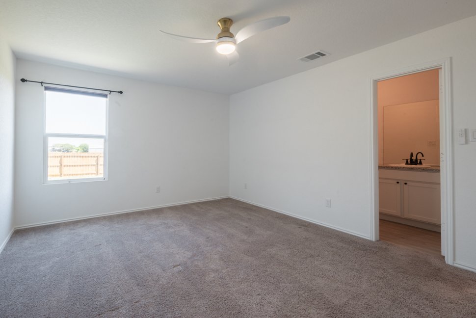 9051 Navarro Vista, Seguin, TX 78155, USA property image