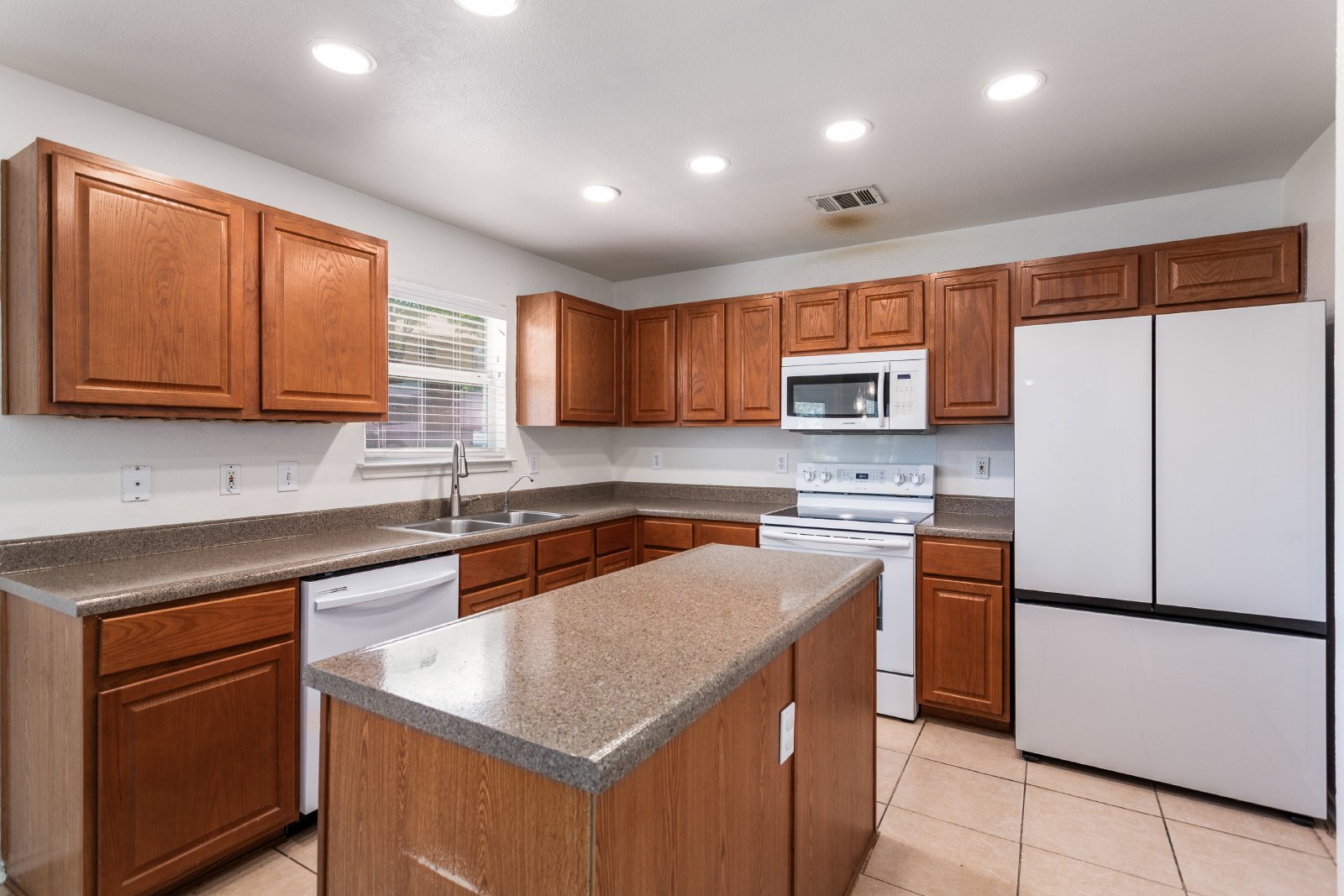 438 Leopard Claw San Antonio, TX 78251 property image