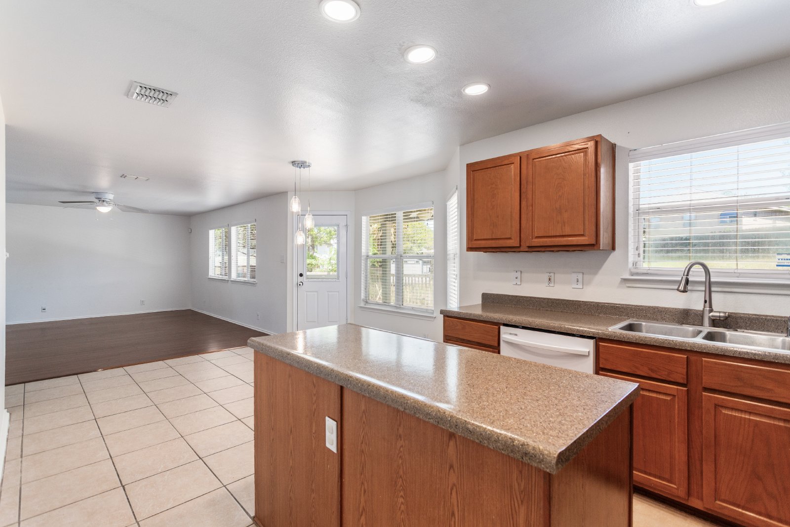 438 Leopard Claw San Antonio, TX 78251 property image