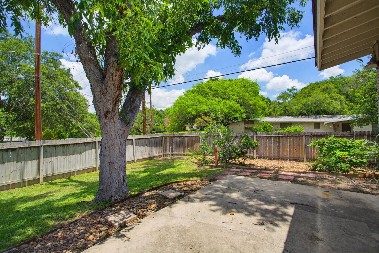 2125 E Lawndale Dr, San Antonio, TX 78209 property image