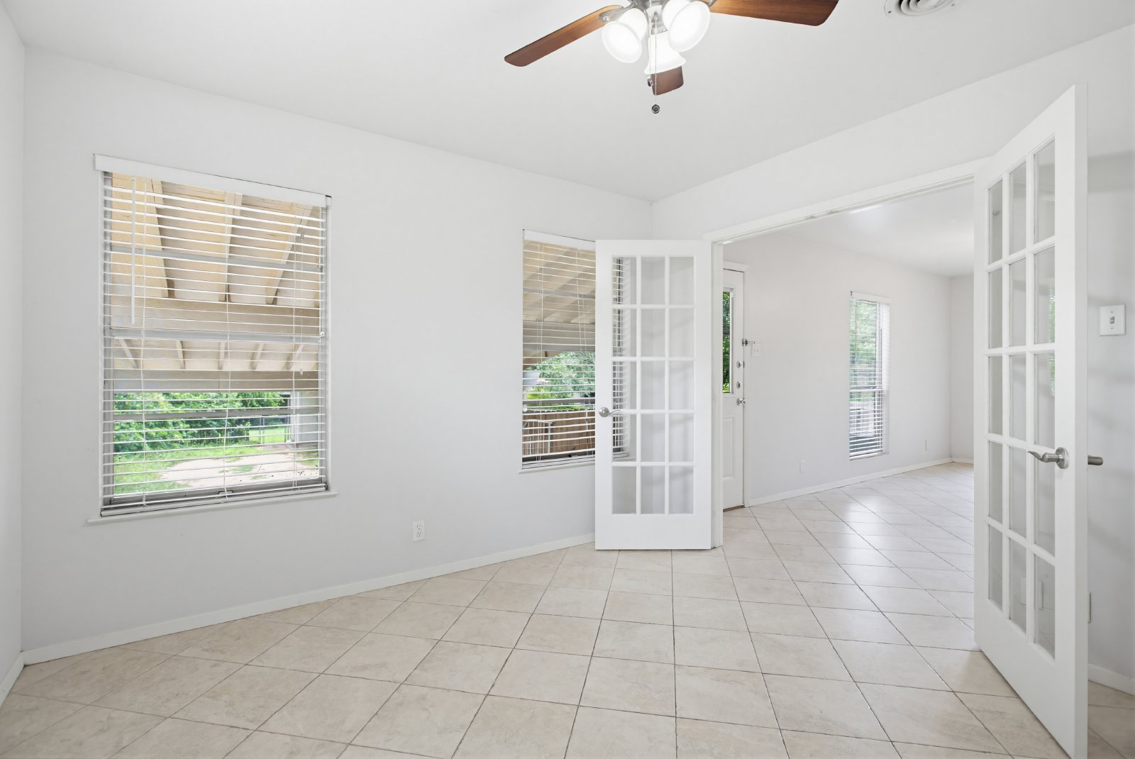 2125 E Lawndale Dr, San Antonio, TX 78209 property image