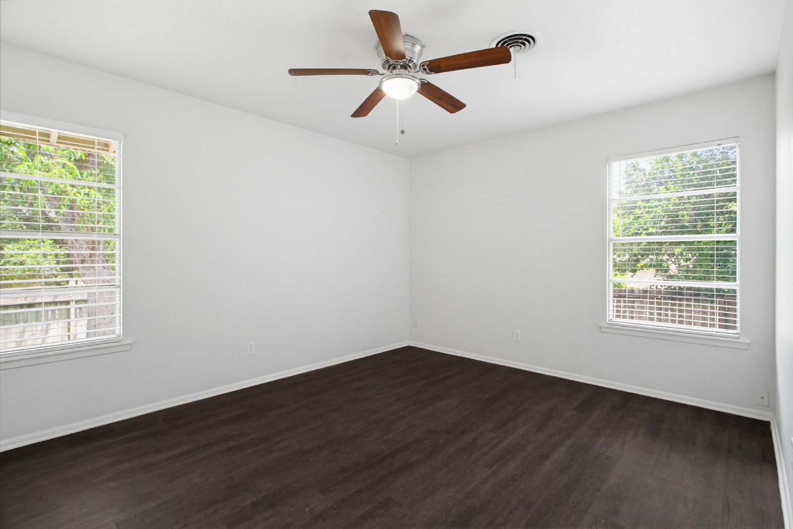 2125 E Lawndale Dr, San Antonio, TX 78209 property image