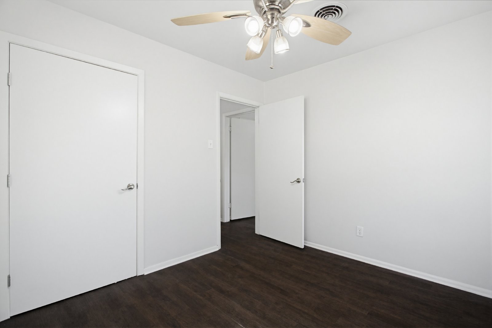 2125 E Lawndale Dr, San Antonio, TX 78209 property image