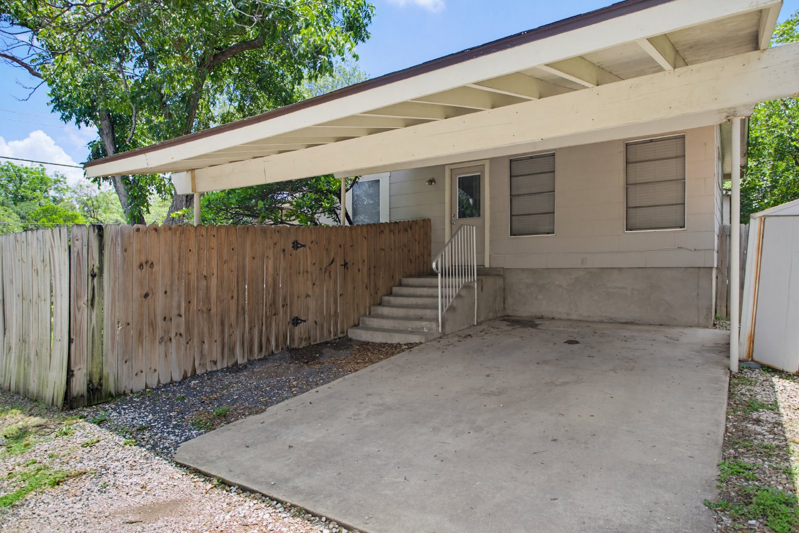 2125 E Lawndale Dr, San Antonio, TX 78209 property image