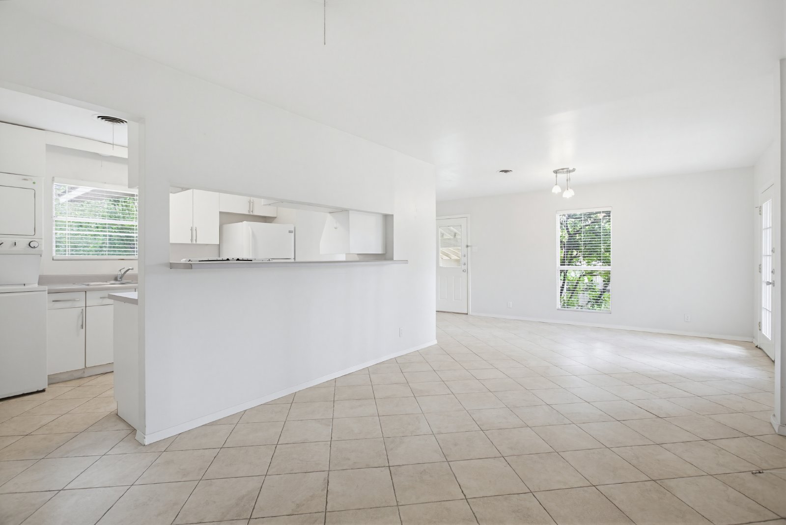 2125 E Lawndale Dr, San Antonio, TX 78209 property image
