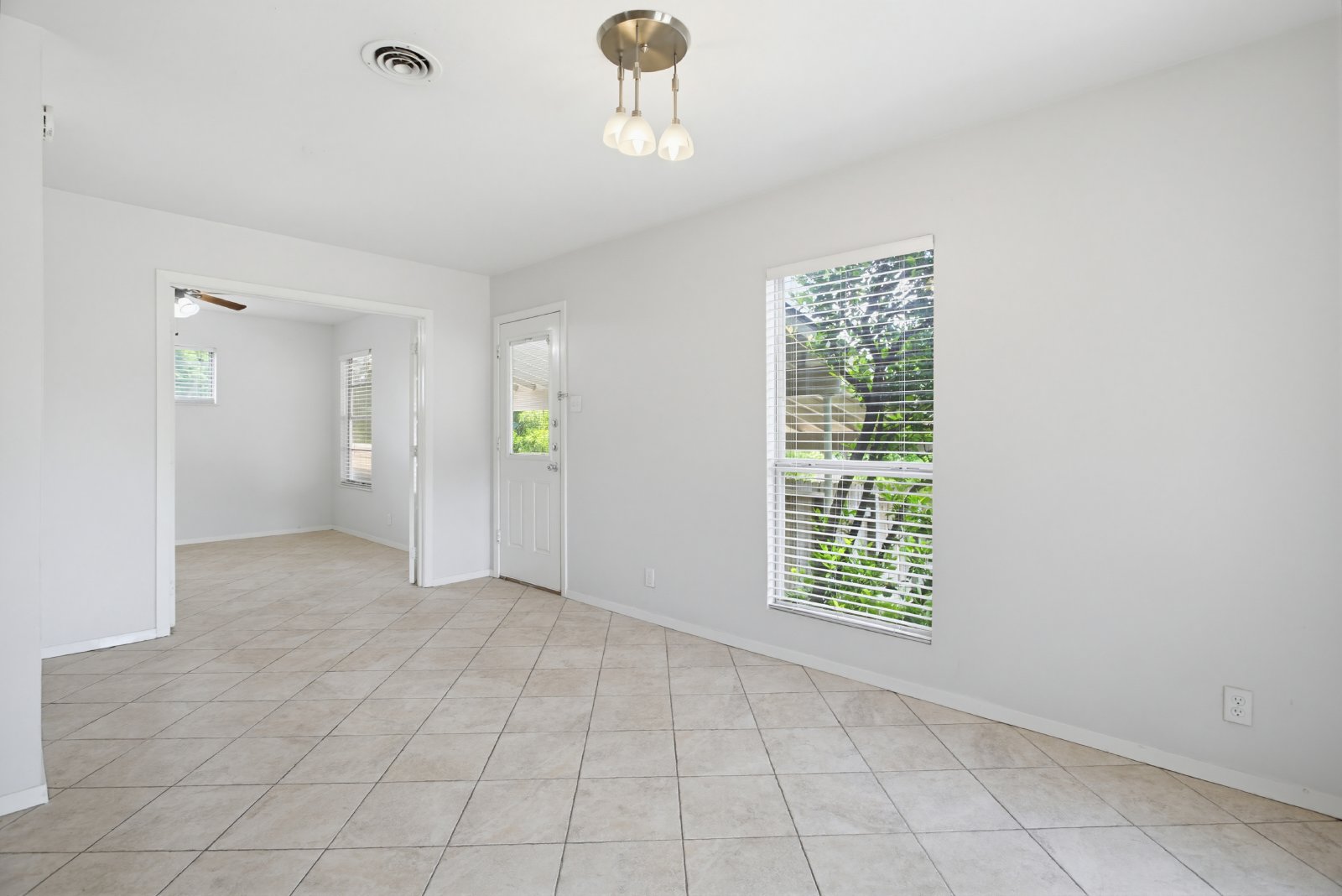 2125 E Lawndale Dr, San Antonio, TX 78209 property image