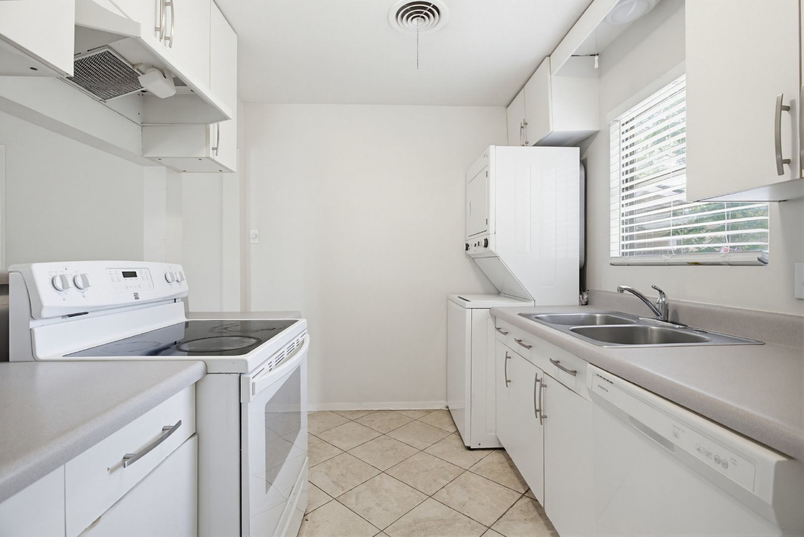 2125 E Lawndale Dr, San Antonio, TX 78209 property image